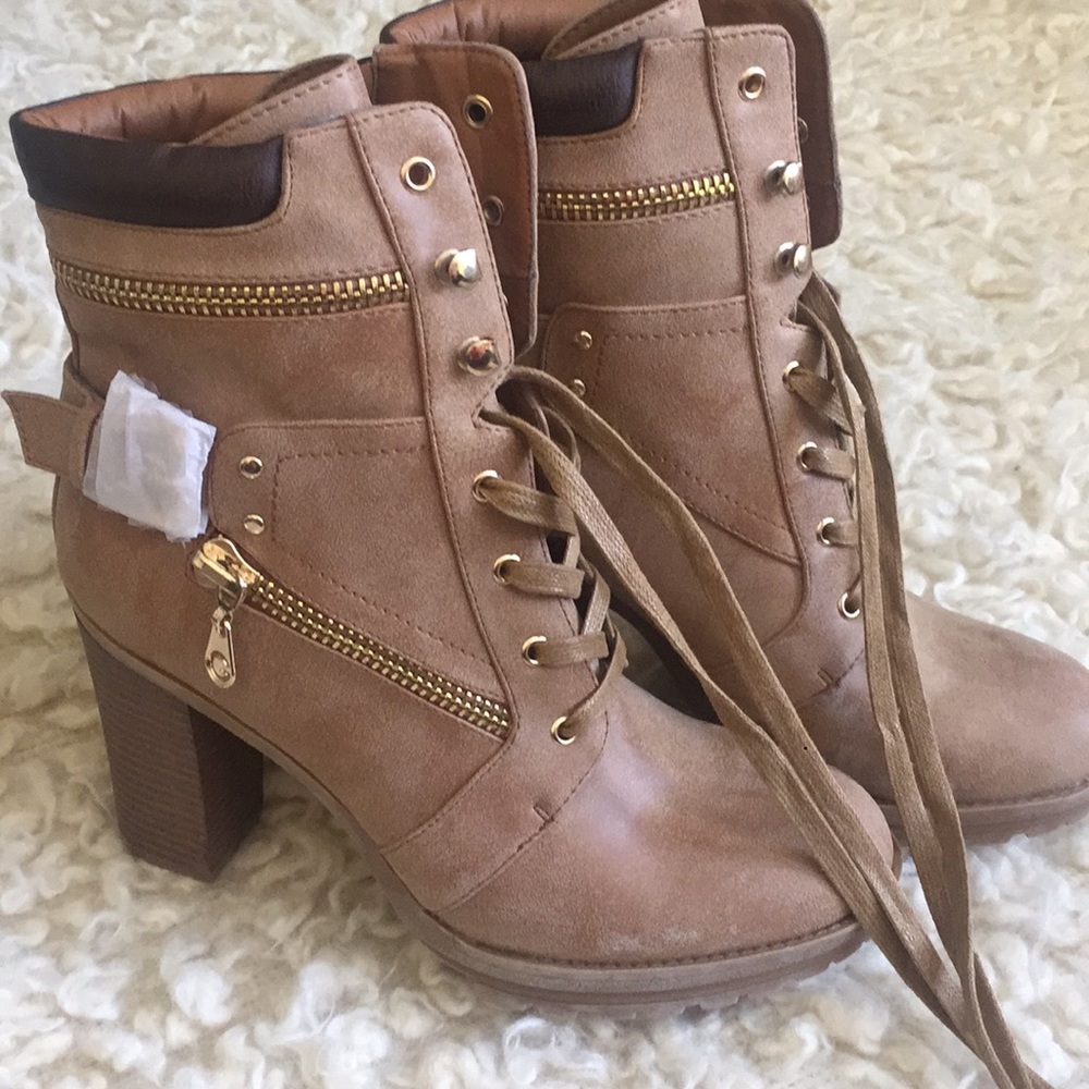 Guess boots. Size 9. Camel/gold hardware.
